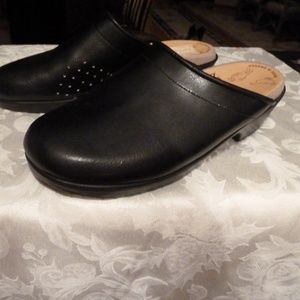 BLACK SKANE TOFFELN NURSE ALL DAY MULES  9.5